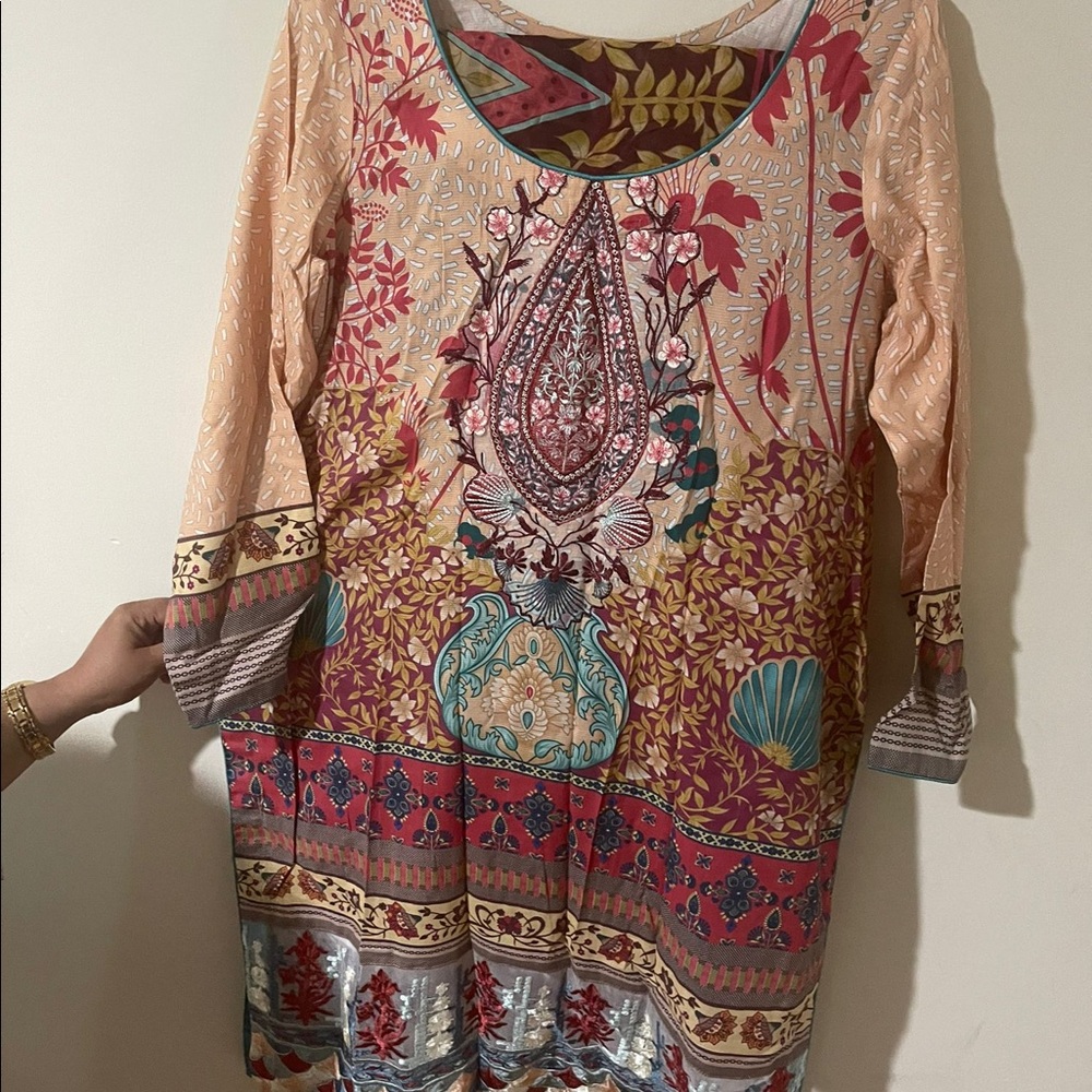 Pakistani new lawn suit.